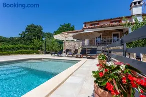 Holiday house Matija with a POOL - Image 3