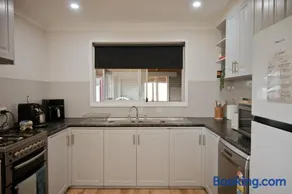 Longford Farm Stay - Family & Pet Friendly - Image 2
