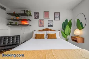 Mid Century Modern - Studio w Pool & Hot Tub - Image 4