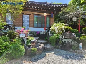Hongcheon Yongho River Pension - Image 1