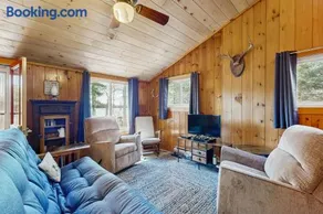 Quiet lakefront cottage with a firepit, private beach, & two kayaks - Image 3