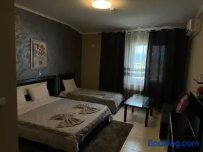 Hotel Yal Restaurant - Image 3