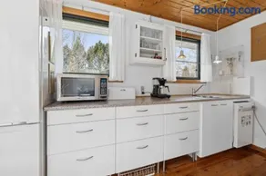 Cozy Holiday Home Near Beach And Town Life - Image 4