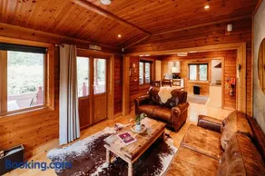 Floral Lodge Great Ayton with hot tub and onsite bistro - Image 4