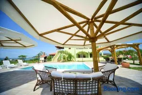 Comfortable Apartment with Sea View - Image 3