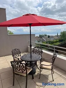 Superbe appartement au calme avec vue sur le Lac. - Image 1