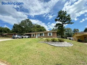 Charming 3BR with Interstate Access - Image 1