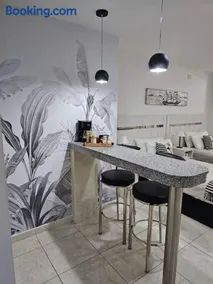 Diseño y confort Monoambiente a pasos del Río! - Image 3