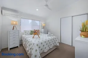 Popular Central Coastal Apartment - Image 4