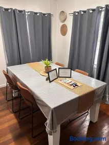 Cosy Town House, Sleeps 8 people - Image 4