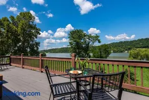 Waterfront Cabin With A View, Large Family Retreat, Pet Friendly - Image 2