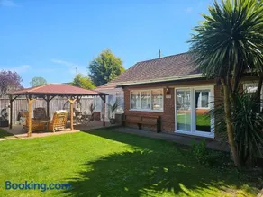Spalding Town Centre - 2 Person - Self Contained - Self Catering 1 or 2 Doubles - Image 1