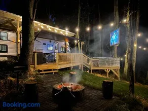 Luxurious Camping -Theater, Hot-Tub, Keg, Fire Pit - Image 3