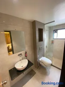 Hotel Banyan Crest - Image 3