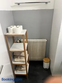 Newly Renovated Stylish & Spacious Studio - Image 3