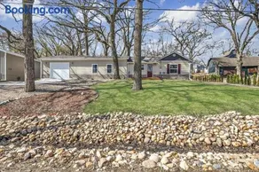 EAST The Narrows Lakeside Lodge off East Lake Okoboji - Image 2