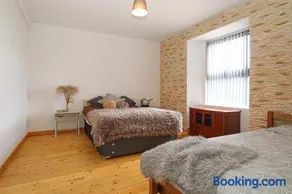 Deluxe Apartment - Image 4
