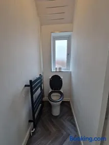 Cozy Stay - 2 Bed Flat -Includes Free Parking - Image 3
