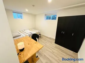 Modern Cozy Home W Free Parking- Close to Downtown & Beach - Image 5