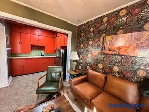 Bigfoot Bungalow-1BD1BABalcony-Downtown RS - Image 3