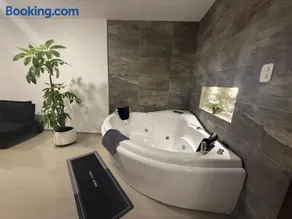 Apto con Jacuzzi Privado y Cama Doble - Image 5