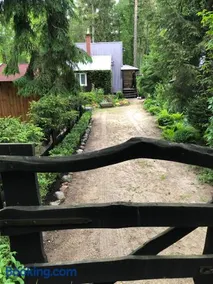 Letnisko SYMSAR 6, Drewniany domek letniskowy z ogrodem - Image 2