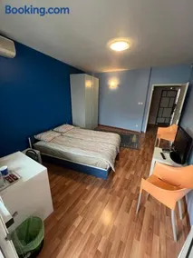 blue room - Image 2