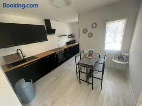 Gîte 10 pers. avec jardin à 200m des commerces, proche Loire et forêt d'Orléans - Image 1