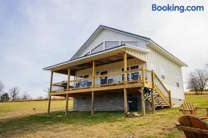 Ozark Escape - Hot Tub Mountain Views and Near Buffalo River - Image 2