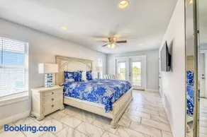 For Fox Sake - Freshly remodeled 6br/6ba with a pool! - Image 1