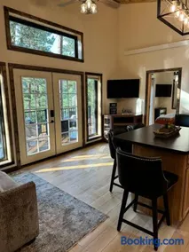 In the center of it all The Elkhorn Cabin - Image 2