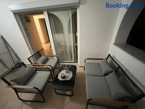 Agréable appartement de vacances avec barbecue | Vue jardin | À côté de la plage - Image 4