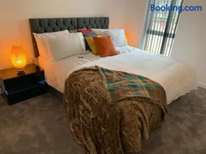 Lakeside 2 BED LUXURY APARTMENT No PARTIES No EVENTS Early Check-in Late Check- Out Allowed - Image 2