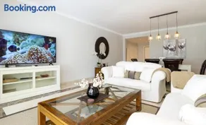 San Pedro beachside apartment - Image 1