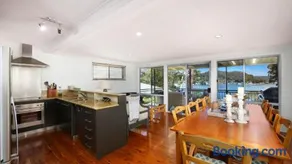 'Tranquil Bayside Cottage' by HolidayCo - Image 3