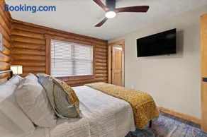 Lake Cumberland Cedar Hideaway - Image 2