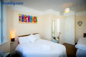 Sea Jade Guest House - Image 1