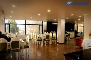 Sapphire Hotel & Convention Centre - Image 2
