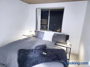 Central 2BR Apartment | Balcony & 3 Beds - Image 2