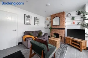 Modern Bletchley home with stylish decor - Image 2