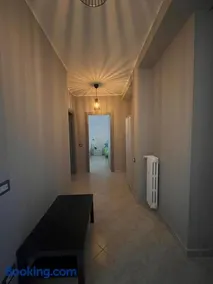 Lady's home - Image 1