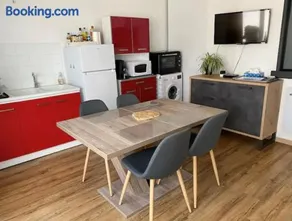 Joli T2 dans une maison de village - Image 1
