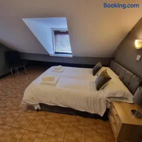 Manchester Stay Hotel - Free Parking - Image 4