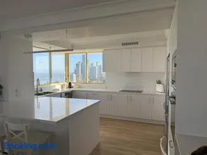 Luxury Family Friendly Large Apartment - Image 3