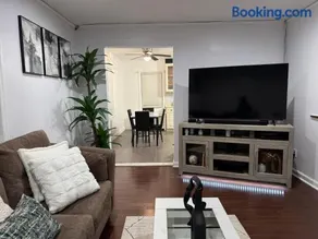 Luxury Duplex in Pelham Gardens - Image 1
