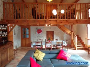 Gîte à Saint-Juire-Champgillon avec piscine privative, sauna, jardin et wifi - Image 1