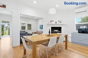 Coastal Cottage Retreat - Image 3