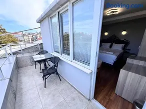 BERKMULLER Host - Image 3