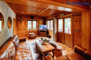 Floral Lodge Great Ayton with hot tub and onsite bistro - Image 3