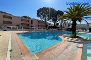 Stay in Golfe-Juan Residence with Pool Garden & Parking - Image 1
